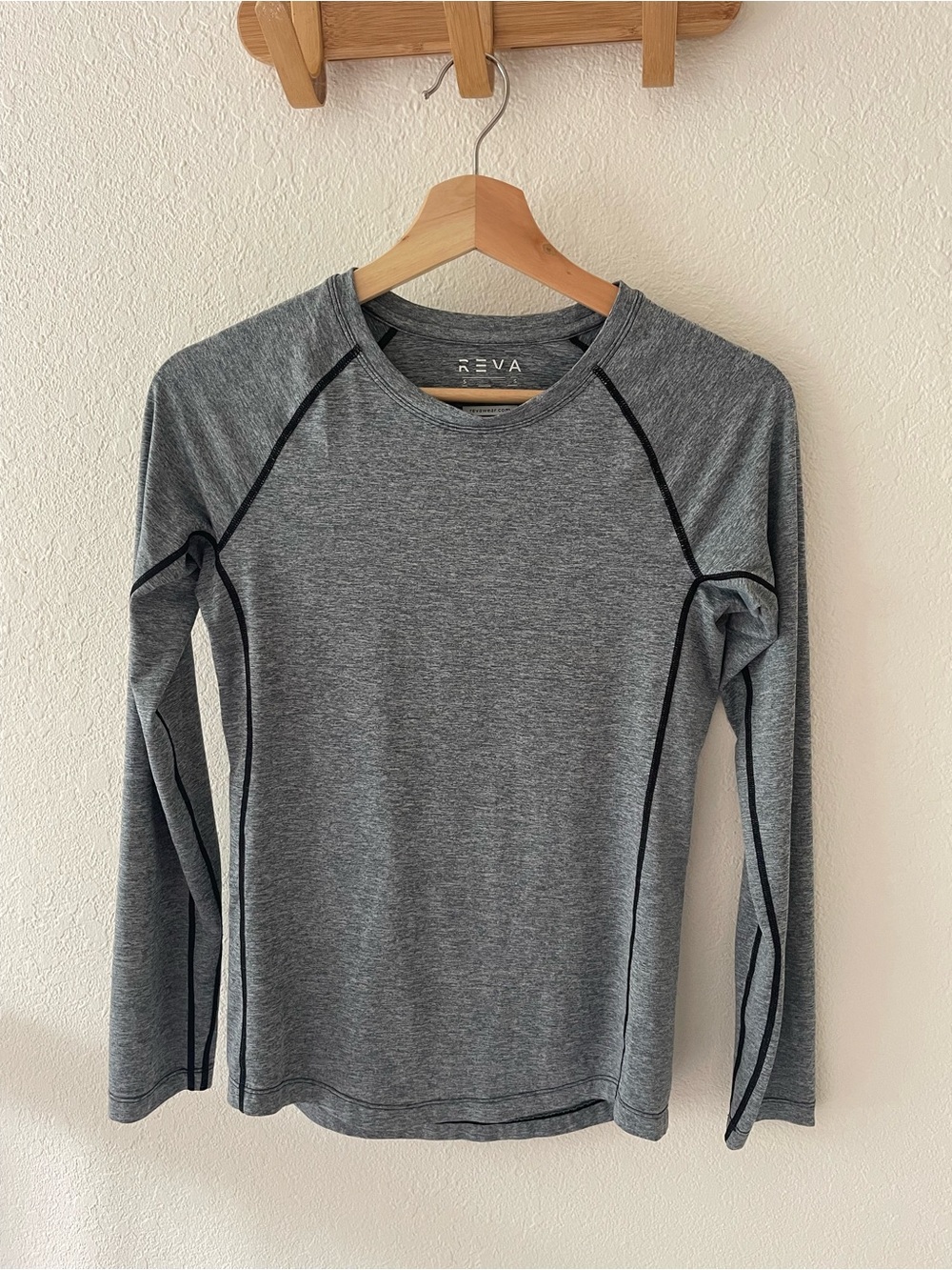 Reva Women’s Long Sleeve Athletic Workout Top Heather Gray & Black SZ S